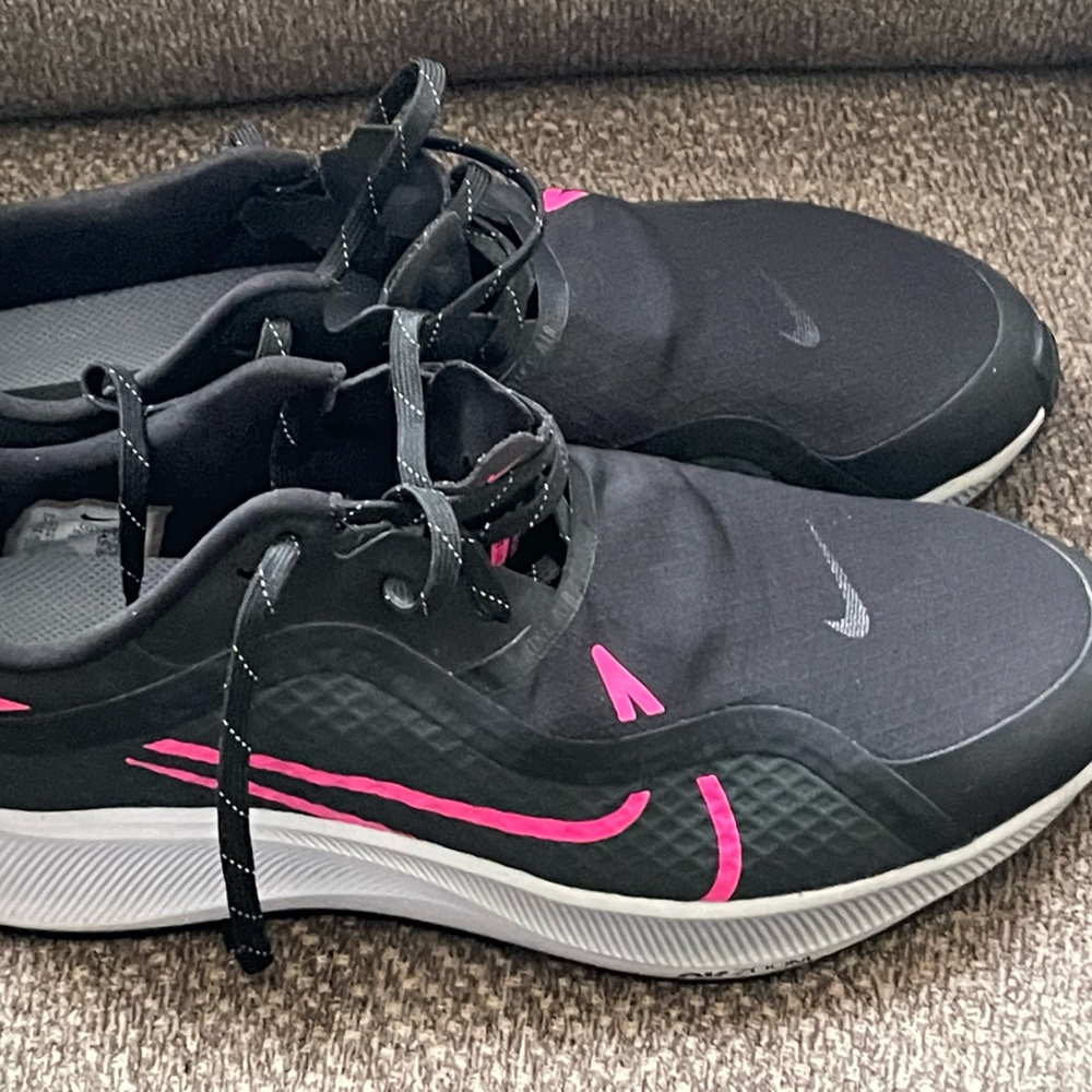Nike air zoom Pegasus 37 shield Mens sz 11